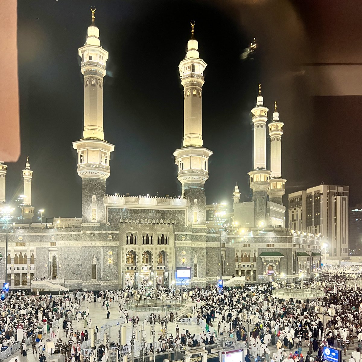 in_mkh's tweet photo. قد تكون هذه ليلة القدر 🌙

ليلة واحدة قد تغيّر مصيرك كله…  
قال النبي ﷺ: «تحرّوا ليلة القدر في الوتر من العشر الأواخر».

وكان أُبيّ بن كعب رضي الله عنه يقسم أنها ليلة 27.

لا تضيعها:  
صلاة، قرآن، استغفار، دعاء.

وأكثروا من هذا الدعاء:  
اللهم إنك عفو تحب العفو فأعفو عنها 

#ليلة_القدر #رمضان #الحرم