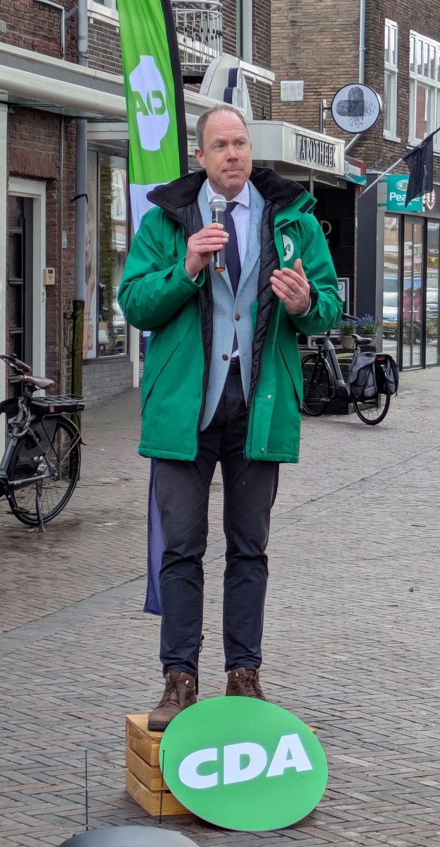 jeanine r van ooijen / @jeevanooijen.bsky.social tweet media