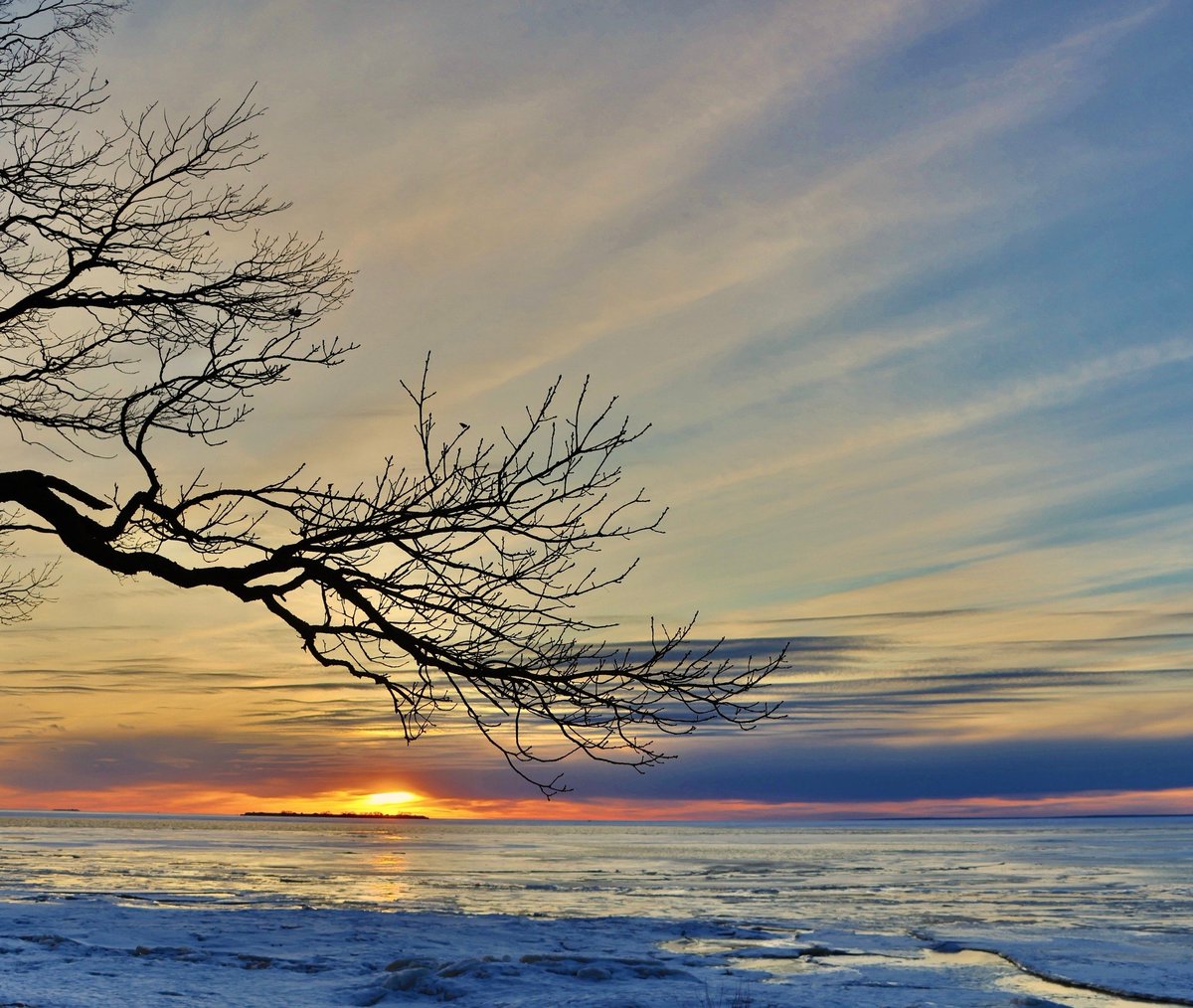 Nata27Best's tweet image. Добрый вечер. Good evening. 
Мартовский вечер на Финском заливе.
Фото: Юрий Пышной
#GoodEvening 
#NaturePhotography