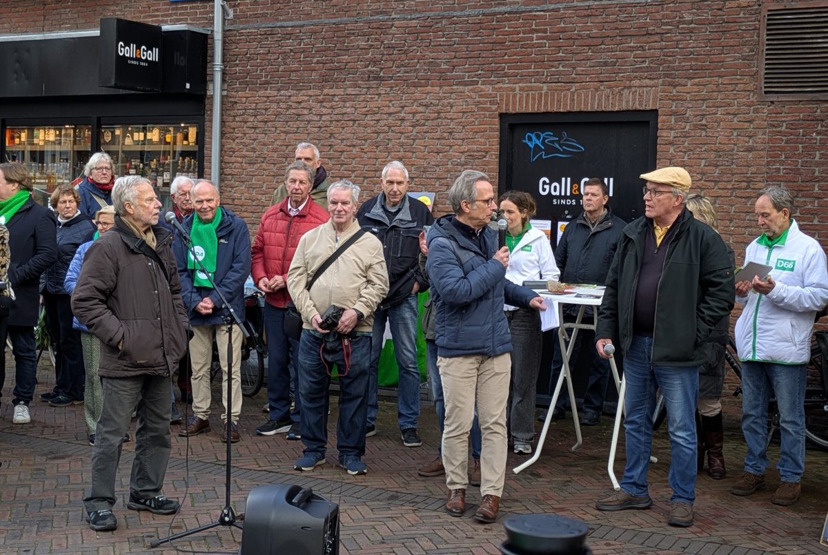 jeanine r van ooijen / @jeevanooijen.bsky.social tweet media