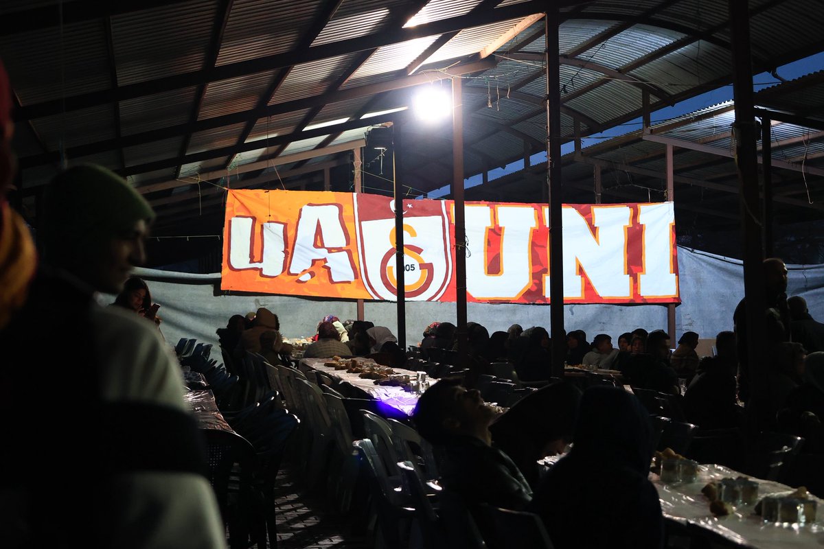 ultrAslanUNI's tweet photo. Oluşumlarımızın katkılarıyla hazırlanan koli dağıtımı ve iftar organizasyonumuzu, Kahramanmaraş’ın Türkoğlu ilçesinde gerçekleştirdik. Katılım gösteren herkese teşekkür ederiz. #uAUNIRamazanBereketi https://t.co/CN0bvqCiWS