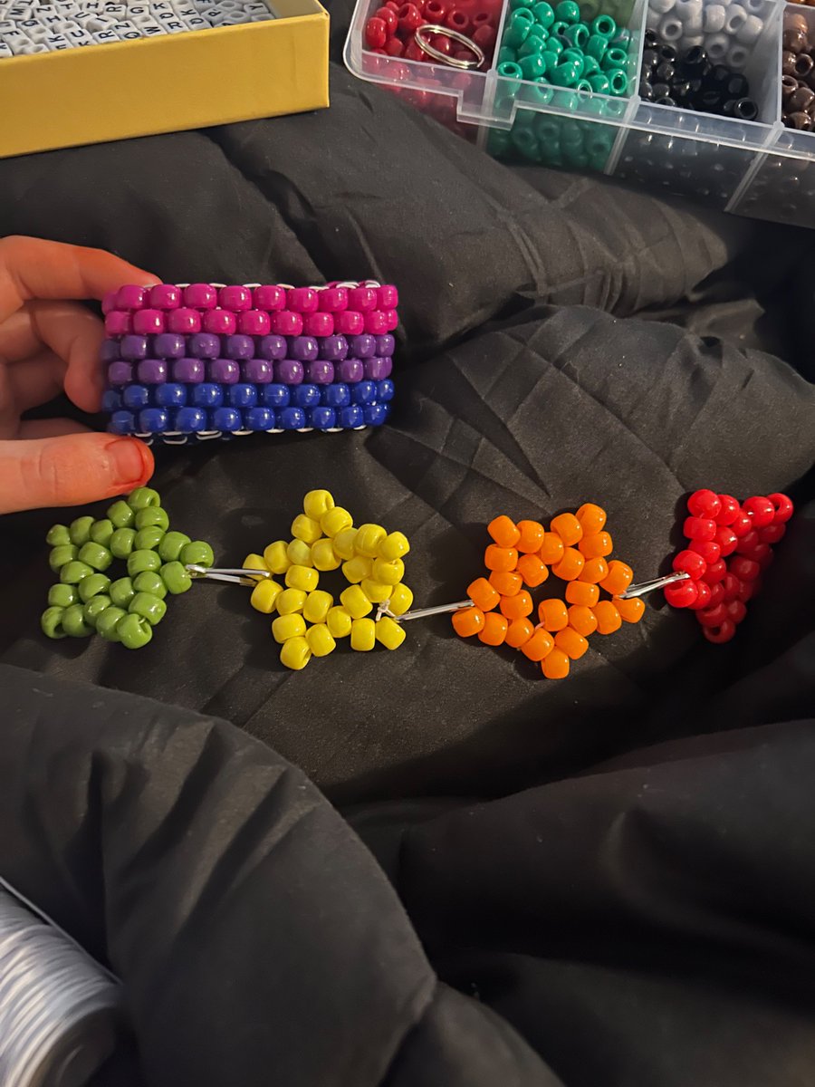 WaveyKat's tweet photo. Kandi i made https://t.co/wLULsPPchl