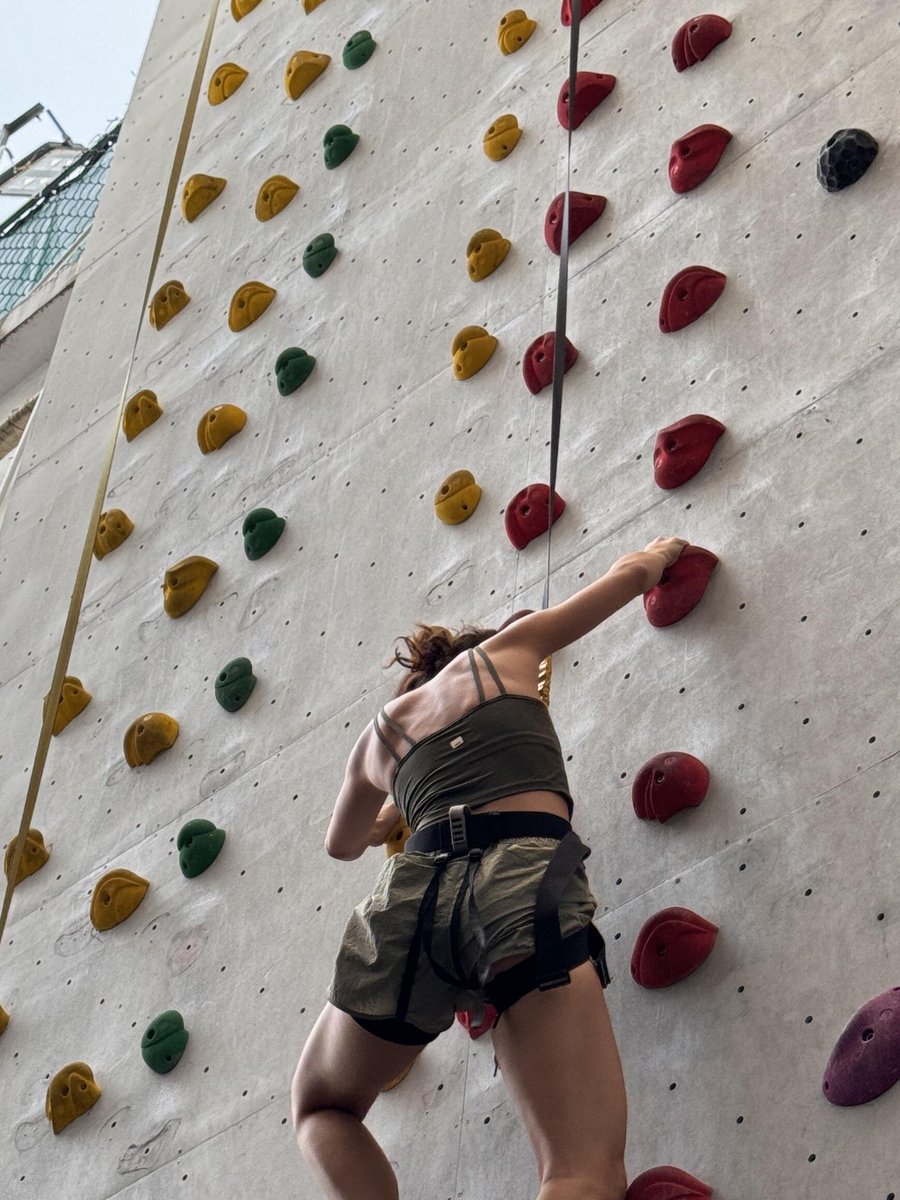GoCavs4319's tweet image. Find the hold.
Make the move.
#Bouldering #ClimbingLife #IndoorClimbing #ClimbMore #ClimbingGym
