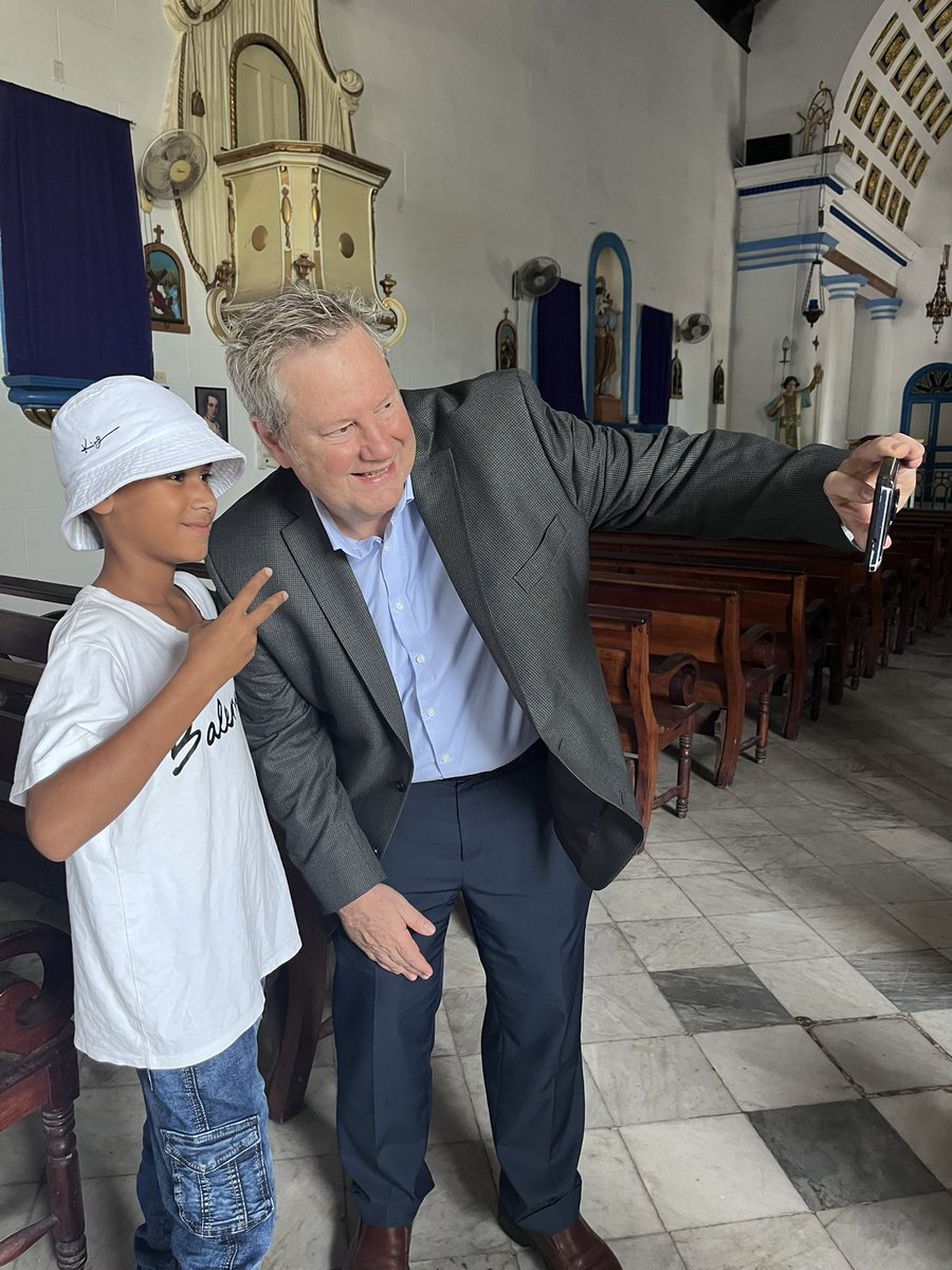 USEmbCuba's tweet photo. Hoy fuimos a misa a la iglesia de la Virgen de Regla con pedido y esperanza que se liberen a todos los presos políticos y para un mejor futuro para el pueblo Cubano. #ConCubanosDePie 
🇺🇸🤝🇨🇺 https://t.co/1IhrpmU3sY