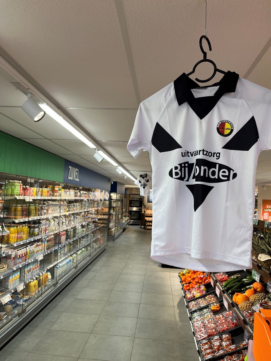 rolderboys's tweet photo. Rolder Boys week bij de Poiesz: Komende week is het de week van Rolder Boys bij de Poiesz in Rolde en kun je extra munten sparen. De winkel is feestelijk versierd met Rolder Boys shirts en vlaggen! Op zaterdag 21 maart staan onze jeugdleden in de winkel… https://t.co/CNxNriucBD https://t.co/x2ehsFs9Gb