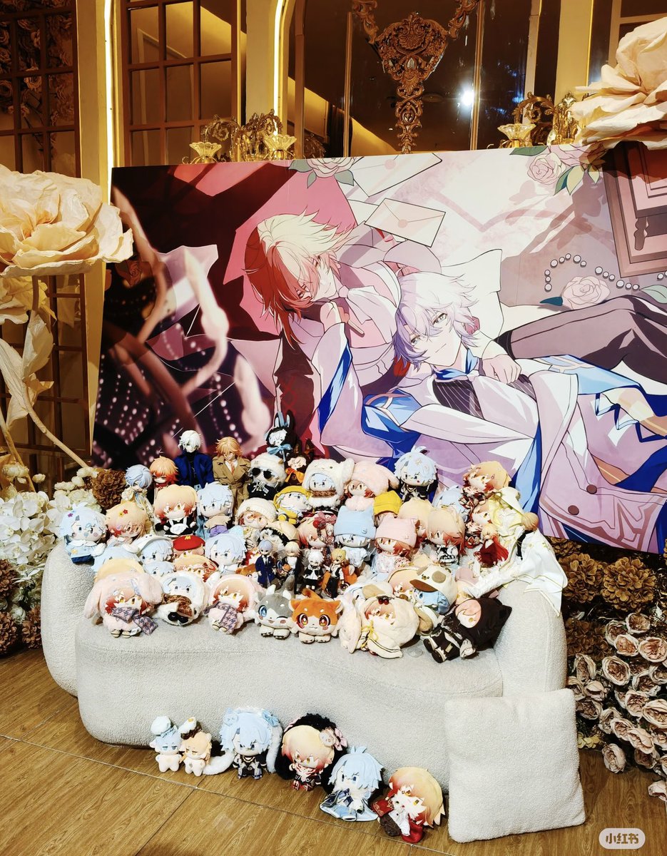 vaendeimos's tweet photo. i need everyone to see the venue of the recent phaidei café event in china because this is insane https://t.co/Hg8tmvIq3Q