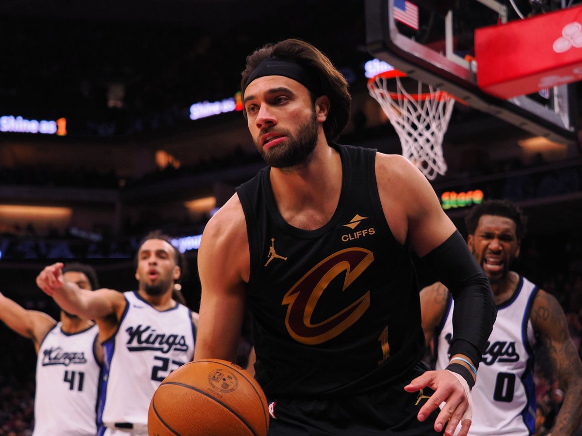 WeAreCavsNation's tweet image. REPORT: Max Strus is likely to be on a minutes restriction during the entire regular season going into the playoffs, per @ChrisFedor

“[He] is nowhere near game shape, game condition”