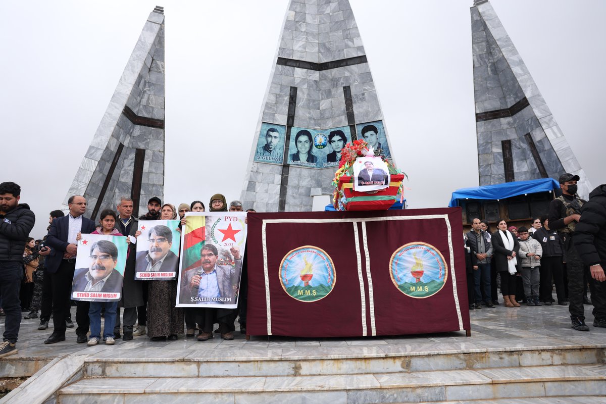 DEM Party English tweet media