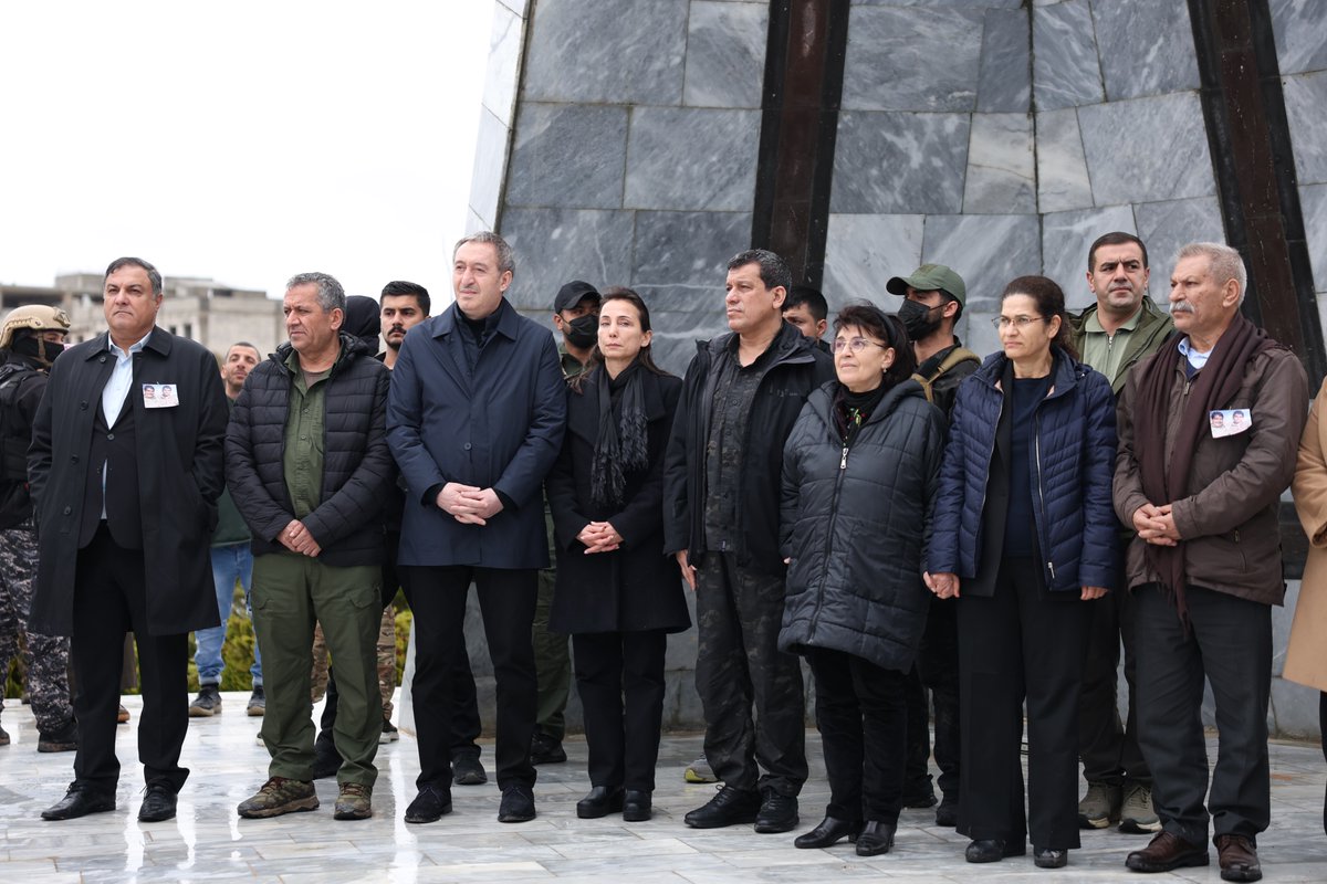 DEM Party English tweet media