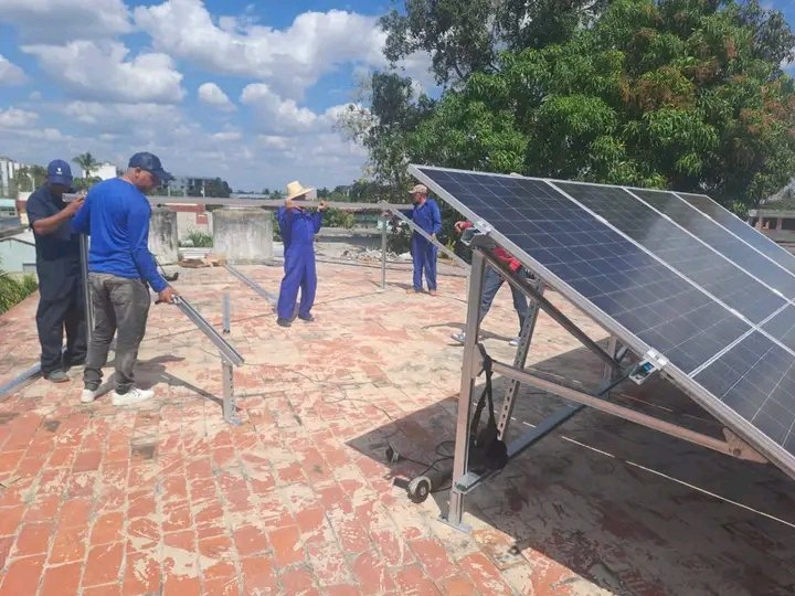 Listo en  #CautoCristo  los Paneles fotovoltaicos en el Hogar Materno , Policlínico Joel Benitez y su sala de Hospitalización.
#ConLaFuerzaDeLaUnidad 
#CubaPorLaVida