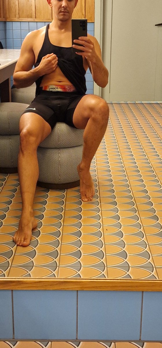 _breakingbeds's tweet photo. U want to kiss? Where? https://t.co/4kX3VQn1OK