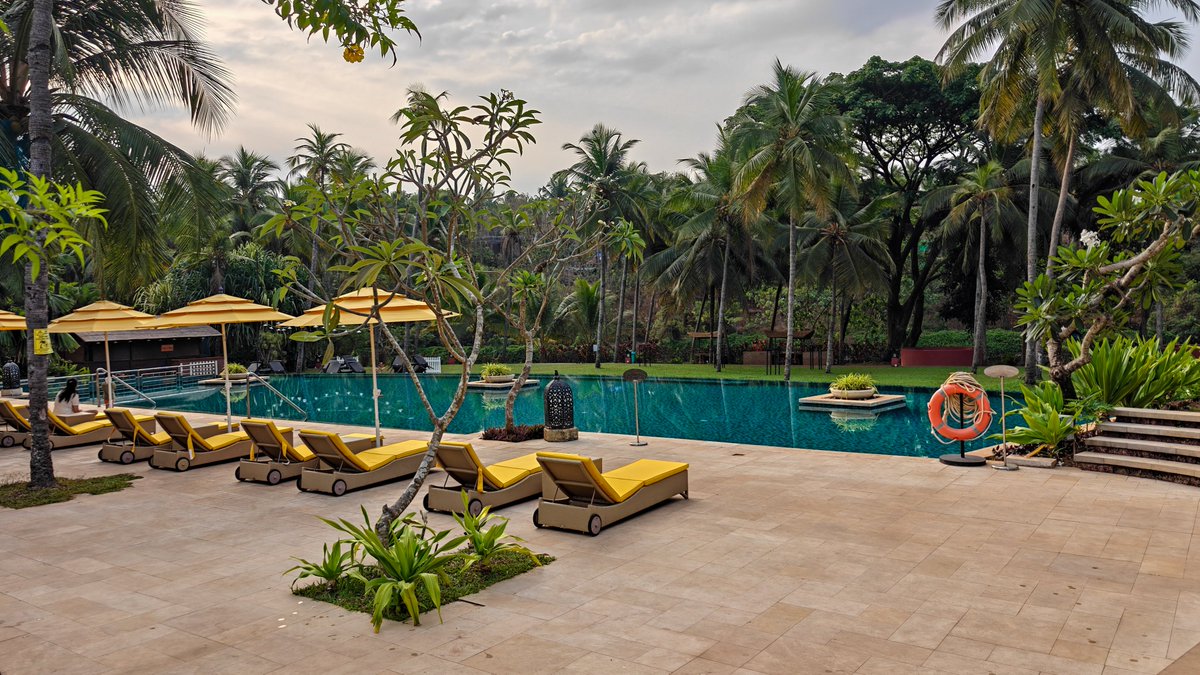 creditkeeda's tweet photo. If you have a Taj Epicure free night or some Amex Taj vouchers stacked up, Taj Bekal can be one of the best places to use them. 🤩

Backwaters, beaches, green lawns and total peace.

In the review:
🚕 How to reach Taj Bekal
🛏️ Room experience (with plunge pool)
🍽️ Dining experience
🌴 Things to do around the property
💳 How we managed a 2-night stay for almost nothing using points and vouchers

Full review now live.
Link in the comments. 👇

#ccgeek #ccgeeks #ck #creditkeeda