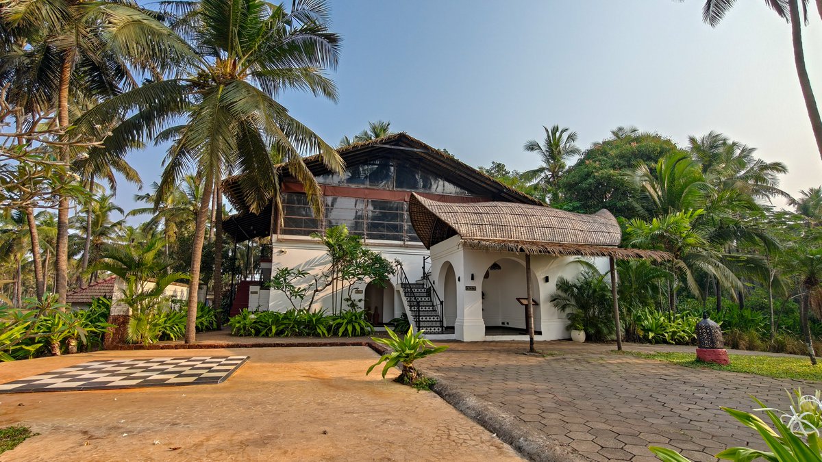 creditkeeda's tweet photo. If you have a Taj Epicure free night or some Amex Taj vouchers stacked up, Taj Bekal can be one of the best places to use them. 🤩

Backwaters, beaches, green lawns and total peace.

In the review:
🚕 How to reach Taj Bekal
🛏️ Room experience (with plunge pool)
🍽️ Dining experience
🌴 Things to do around the property
💳 How we managed a 2-night stay for almost nothing using points and vouchers

Full review now live.
Link in the comments. 👇

#ccgeek #ccgeeks #ck #creditkeeda