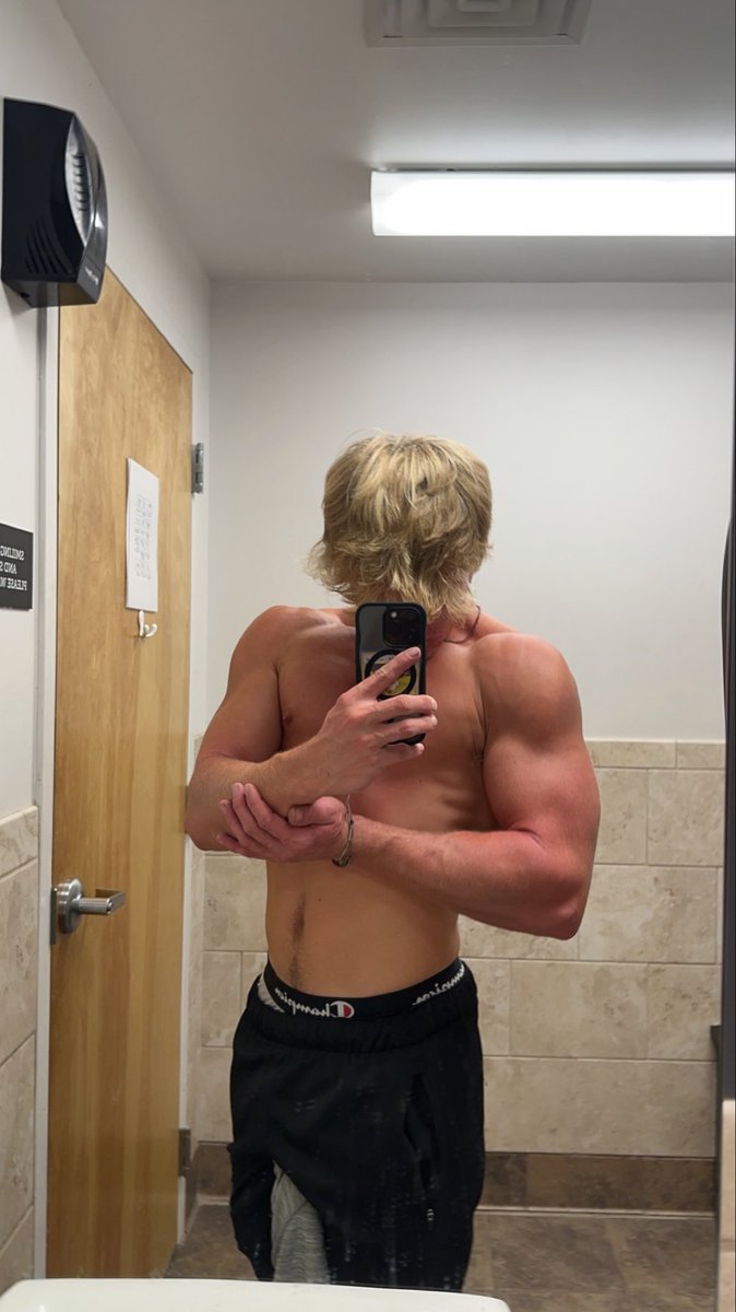 alphadunc's tweet photo. I’ll crush you https://t.co/YS9yCPyBLm
