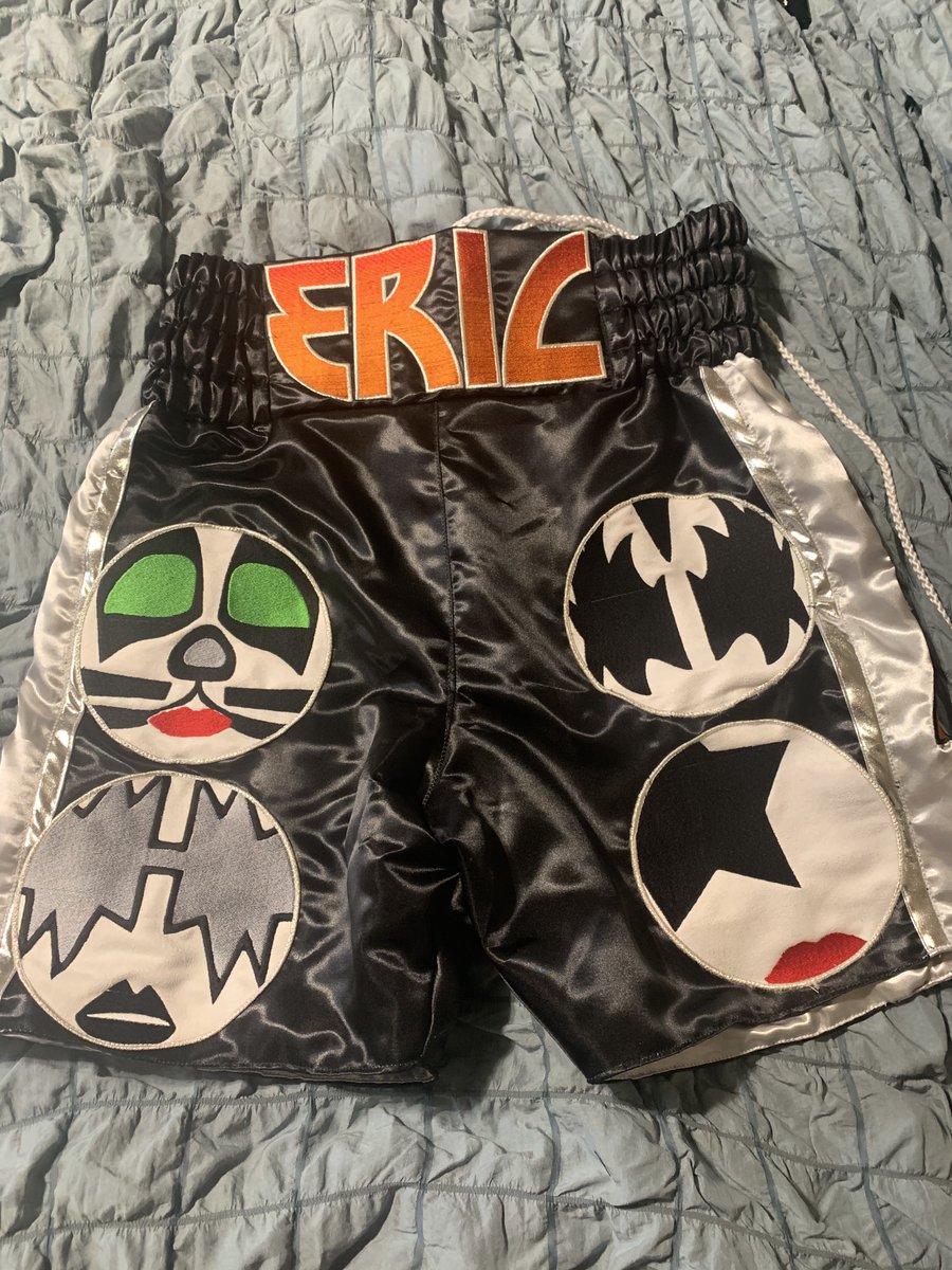 Very cool meeting boxer George Eric Rincon at the Retro Expo in Plano last weekend. 

He showed me the custom trunks he wore for his fight on March 20, 2021 at Dickies Arena in Ft. Worth, TX, featuring “ERIC” in the classic KISS Destroyer-style font and KISS-inspired imagery. 

A