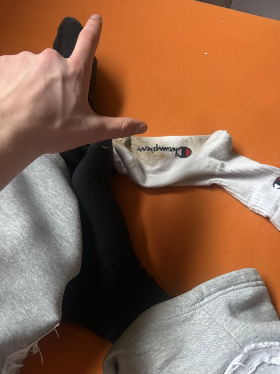 Ab in die DMs nochmal schön abdrücken 💸

#findomalpha #findom #cashmaster #twink #sub #master #cashslave #alphamaster #zahlsklave #feet #foot #feetworship #feetboy #nike #tn #sneaker #sneakerhead
#sneakerworship
