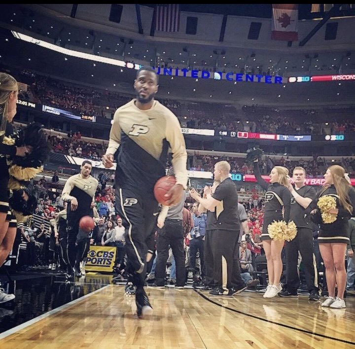 RaphealDavis3's tweet image. Nothing like Championship Sunday. 

The worst feeling is having to watch the selection show after losing the Championship game, and having to pretend to be happy for the cameras. 😭🤦🏾‍♂️