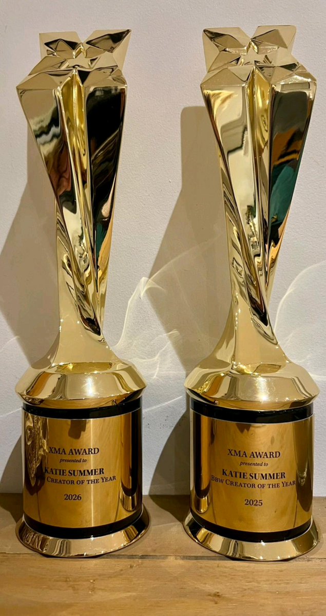 Katie Summer XBIZ Miami tweet media