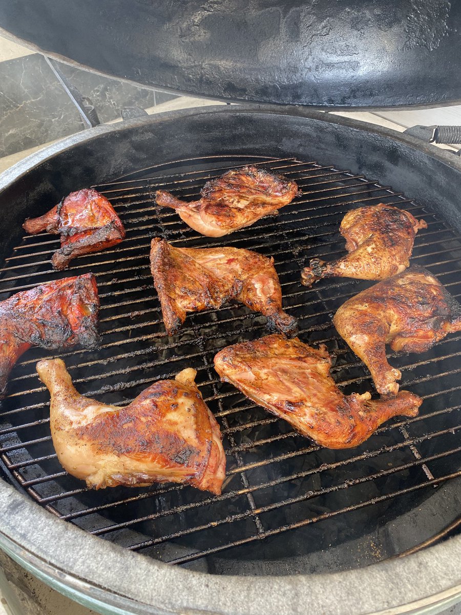 1053SS's tweet photo. Lincoln county chicken https://t.co/llZdVdIHEU