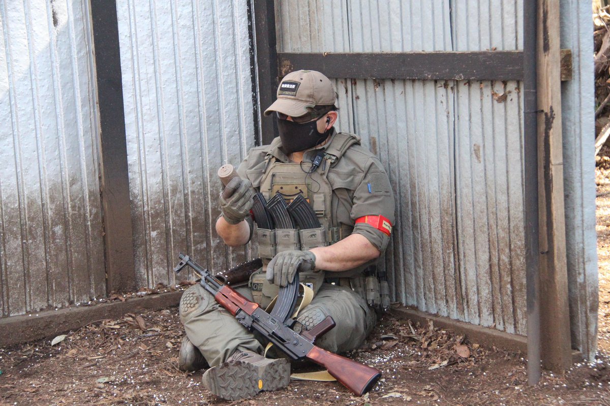 utauta50's tweet image. #BATTLE
 #バトル
 #サバゲー
 #ぷ〜るふぁいぶ

今日は仲間とサバゲー！
 めちゃくちゃ楽しかった！

攻防戦もデビカスも楽しかった！

p.s画像4枚目は弾切れになり
      グレネードで特攻しようか
      悩んでる姿です。