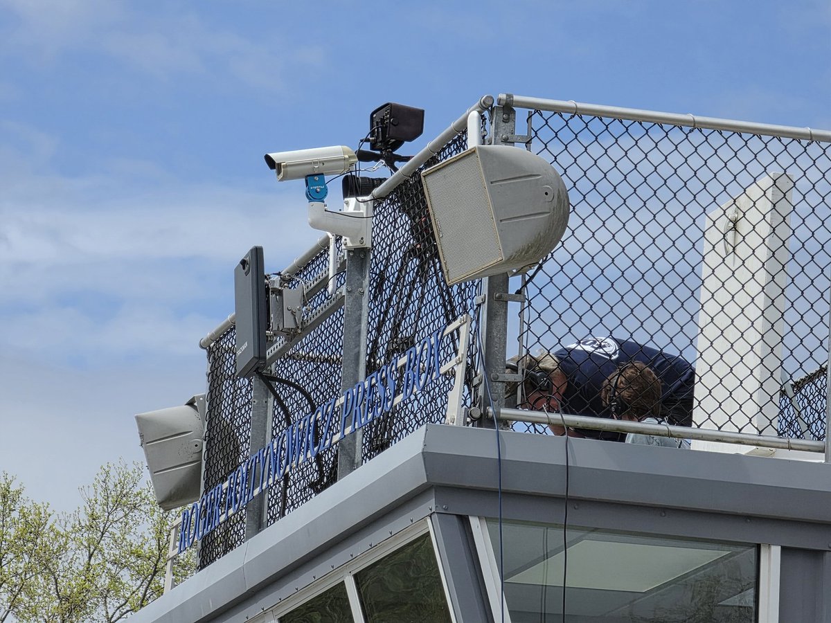 schrayguy's tweet image. We've got college baseball on tap. The Bulldogs are in Clinton.

⚾️ UNCA Bulldogs
🆚️ Presby Blue Hose
🎙 @Schrayguy
🎙 Aiden Pender
🕖 1:00pm Start
🎥 bit.ly/4bqMA9Uq0
📍 Clinton, S.C.

Join us live now on ESPN for baseball. We'll have a blast.

#Baseball #Broadcast