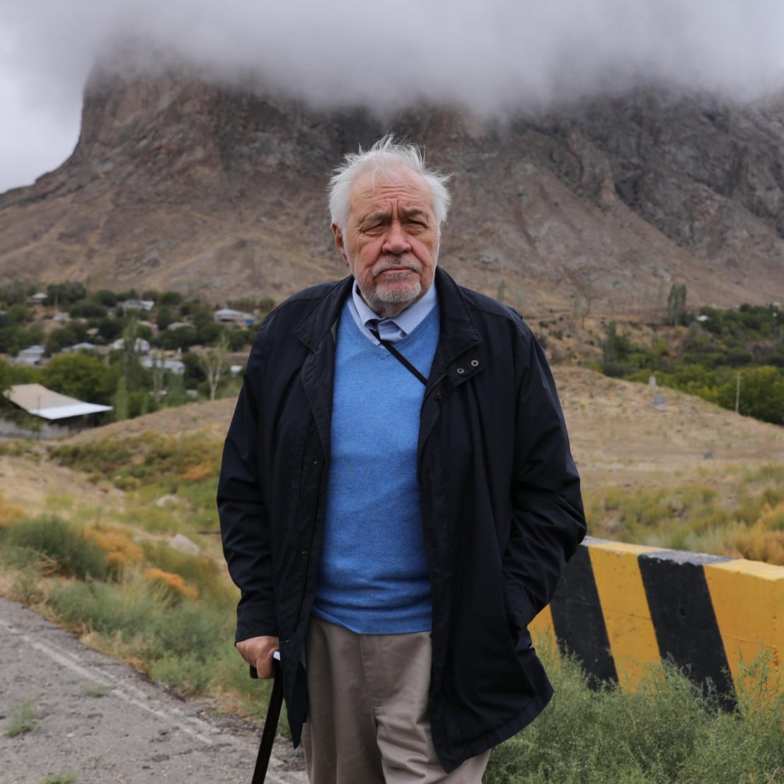 İlber Ortaylı'nın, hafızalara kazınan sözü:

"Her nefis ölümü tadacaktır" ayetini bankalara ve makam koltuklarına yazmalı. 

Tabutlara ve mezarlıklara değil.