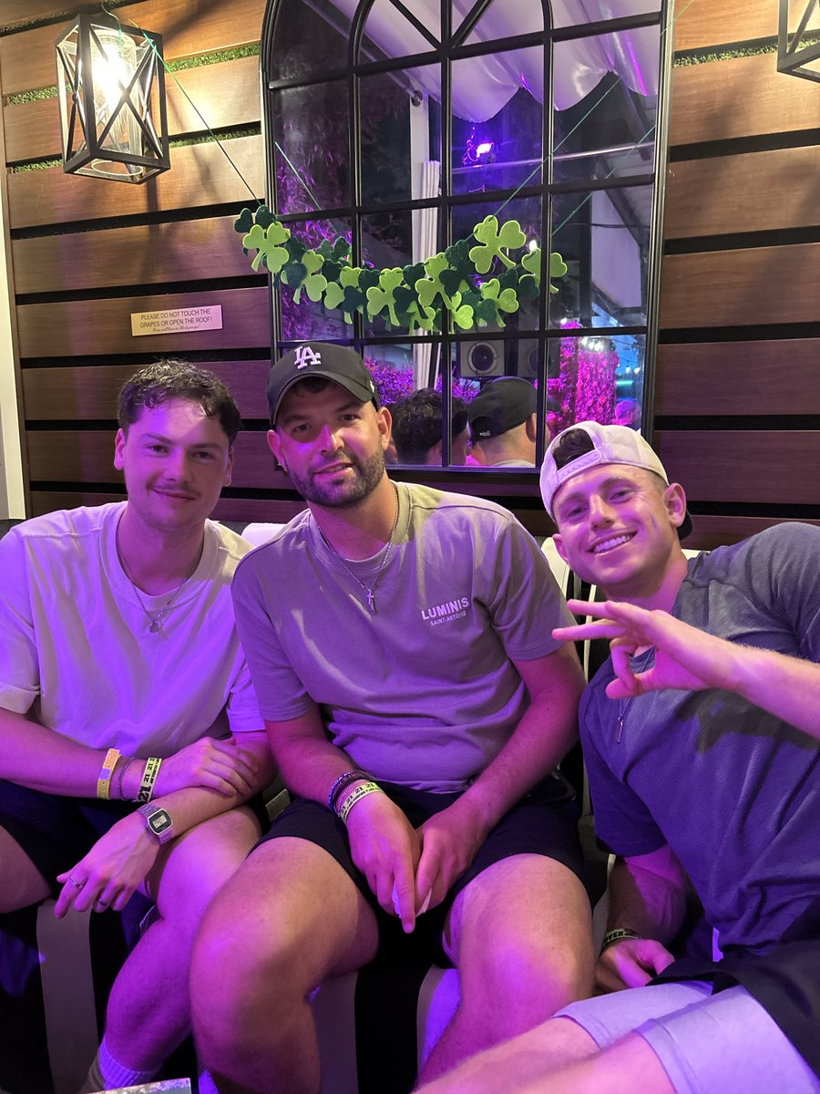 rixgonz's tweet photo. Alumni Weekend was a SUCCESS 🦉 Love this family ❤️ https://t.co/4lOI9Ih7kW