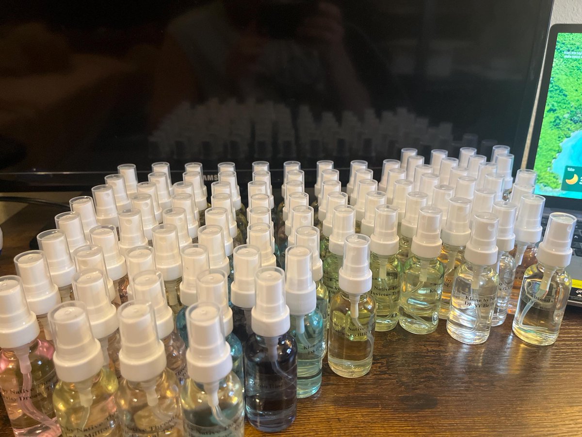 43Threads's tweet photo. #fragrance #Klone KLONE by Native Threads Women's Scented Perfume Oil Body Spray (1oz / 30ml)
$19.00
Get here https://t.co/n7hiyv5UIS https://t.co/ZnEH6CAJLe