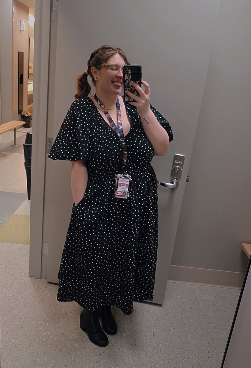 Porcelain_Moons's tweet image. Tell me how cutie my work attire was yesterday before I jump off a bridge 😩🤣

#ootd #tellmeimpretty #ugh