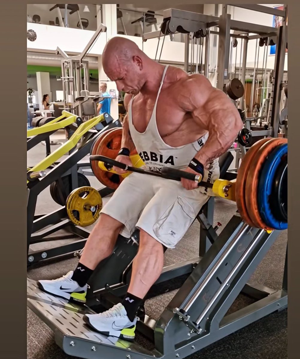 MrOLeaks tweet media