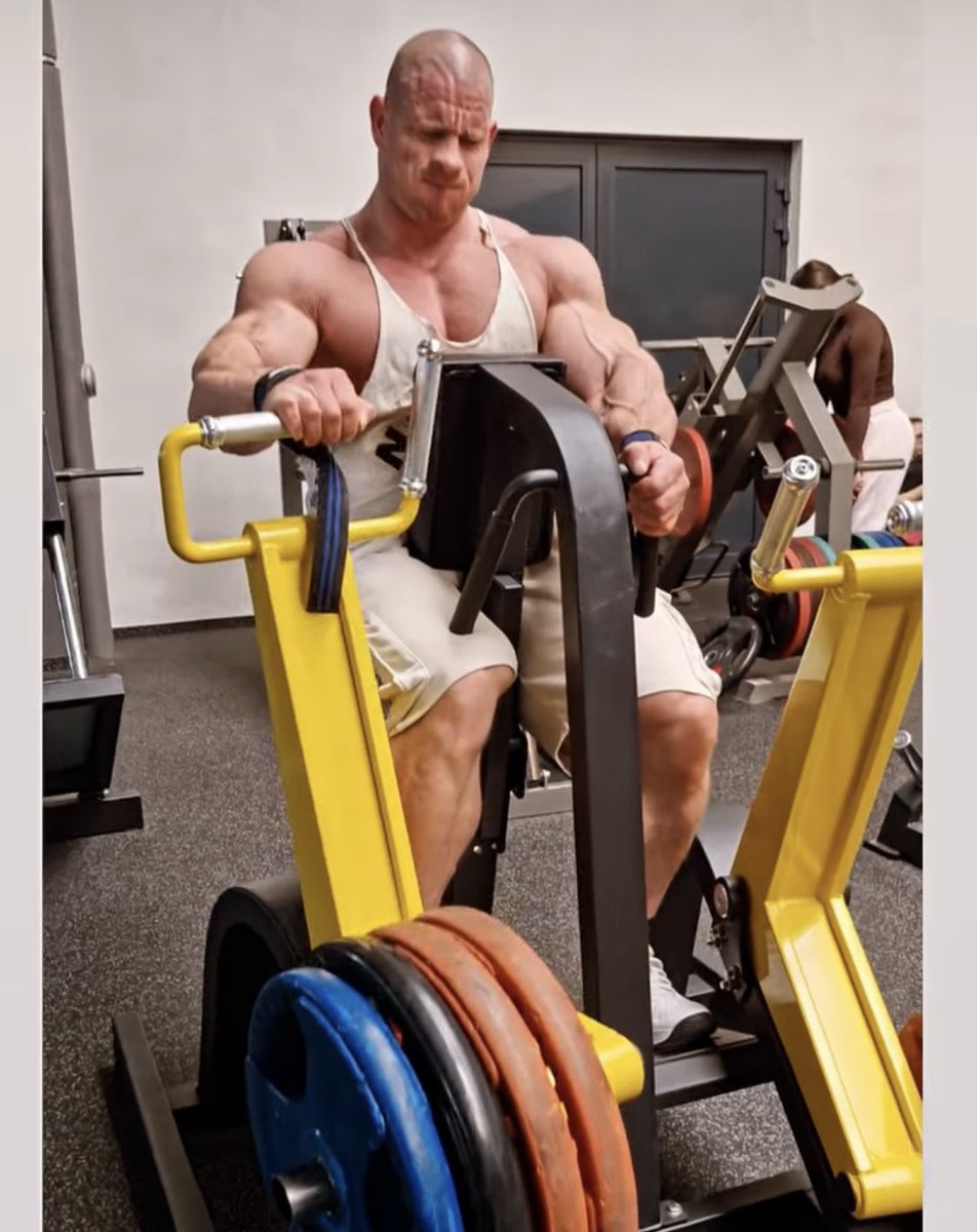 MrOLeaks tweet media