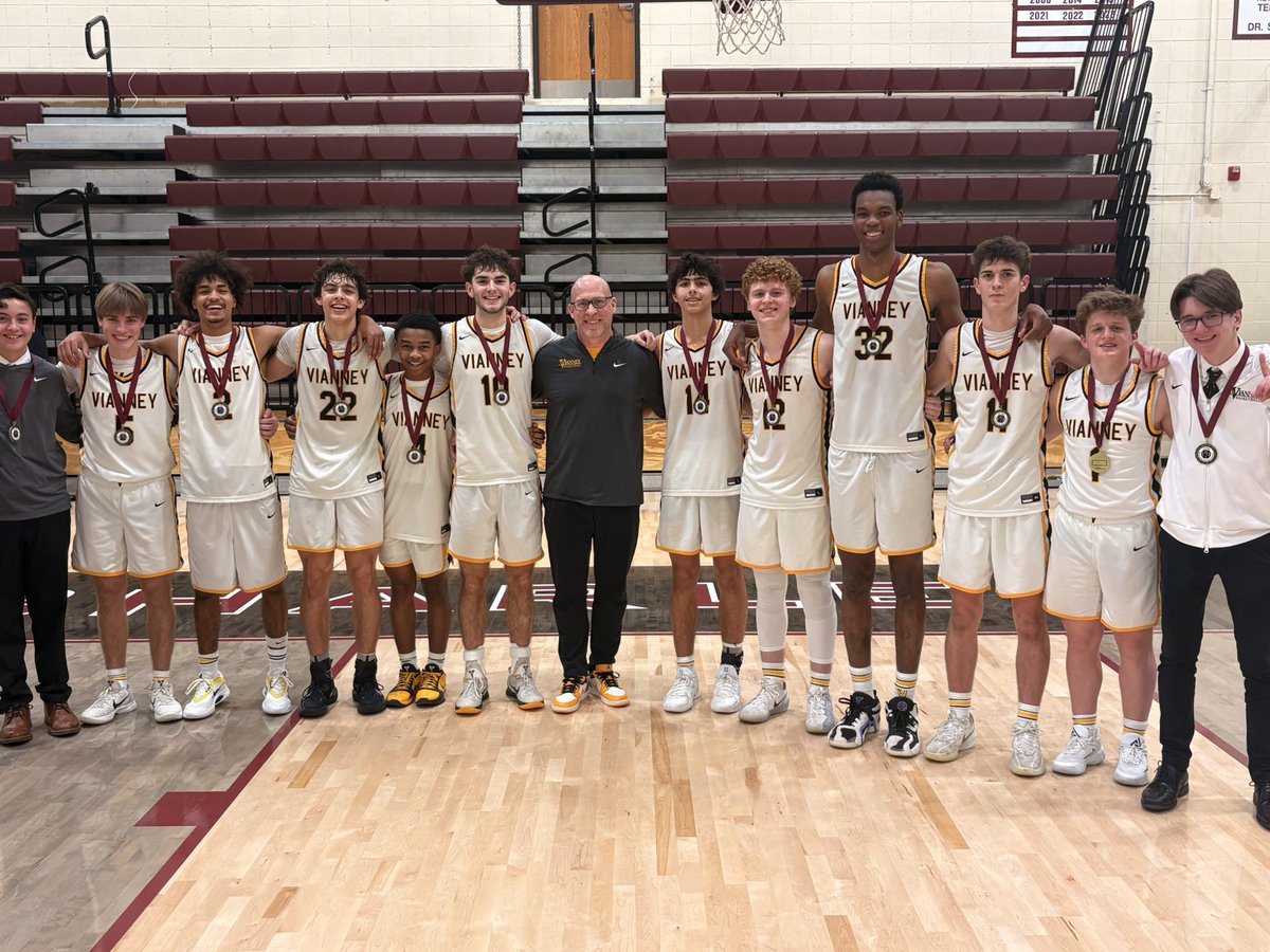Vianney Basketball tweet media