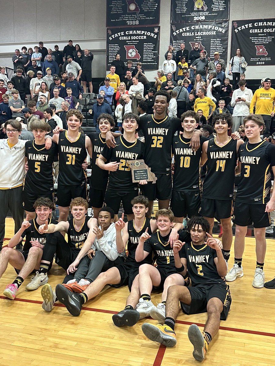 Vianney Basketball tweet media