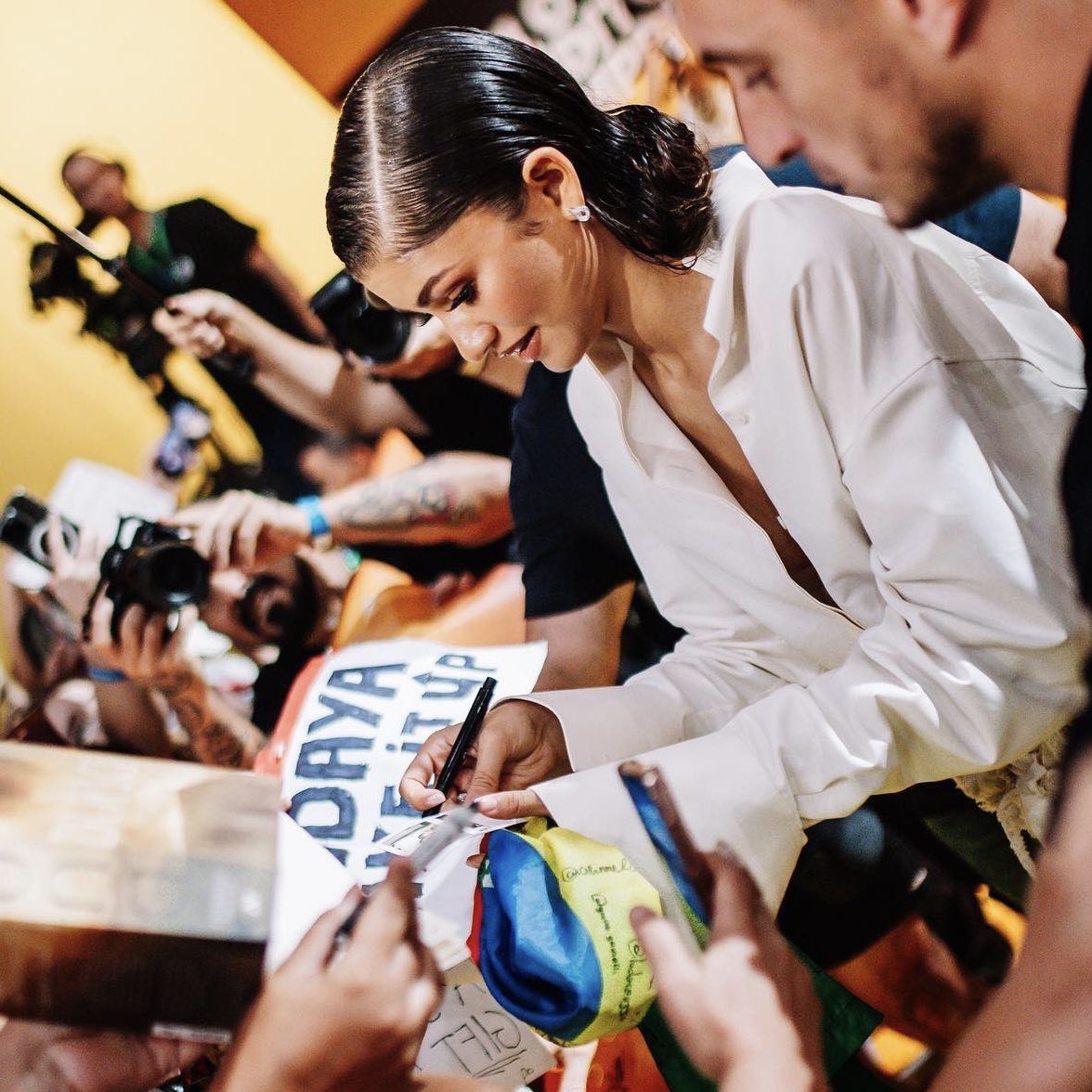 murdockdaya's tweet photo. Brasileira!! 🇧🇷 Zendaya declara torcida por O Agente Secreto no #Oscar   2026: "Excelente filme, meus amigos Kléber Mendonça Filho e Wagner Moura estão de parabéns", disse a atriz https://t.co/zbIHExlbmN