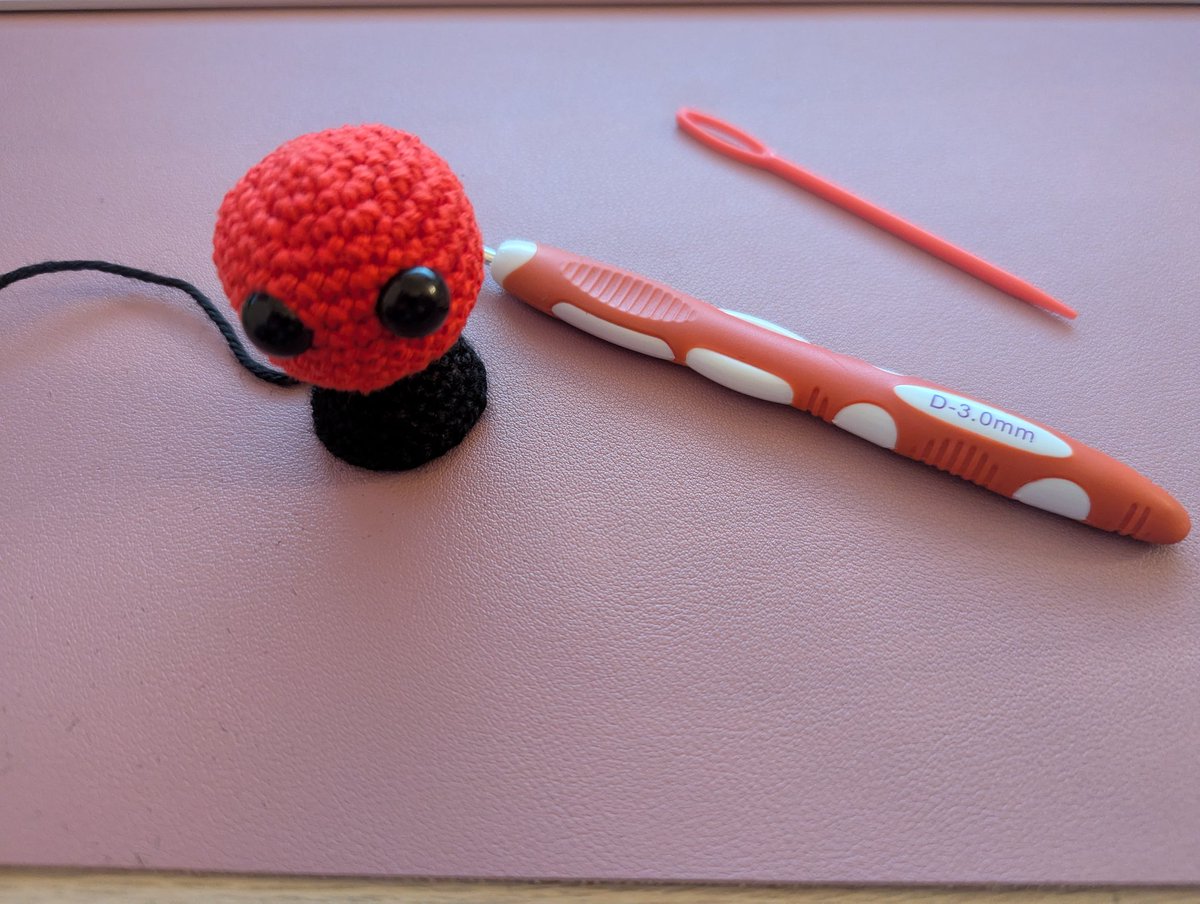 Guess what I'm making 🧶 (working with black yarn is a nightmare)