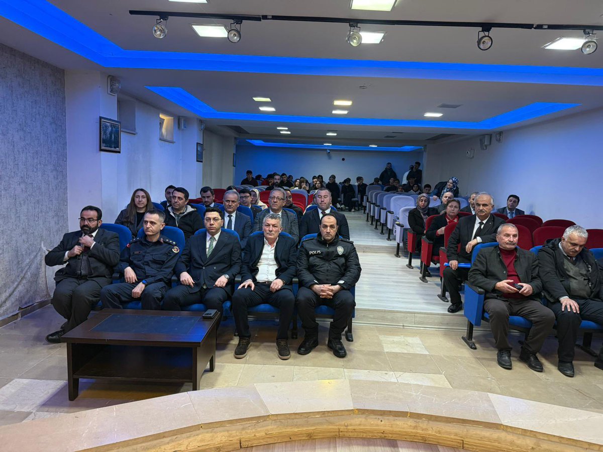 AlmusMem's tweet photo. 12 Mart İstiklal Marşının kabulü ve Mehmet Akif Ersoy’u anma programı, Kaymakamımız Sayın Emre ÇÖMEN ve ilçe protokolünün katılımıyla Almus Çpal konferans salonunda gerçekleştirildi.
@tokatmem
@HuseyinKir64 https://t.co/1GjG3y035i