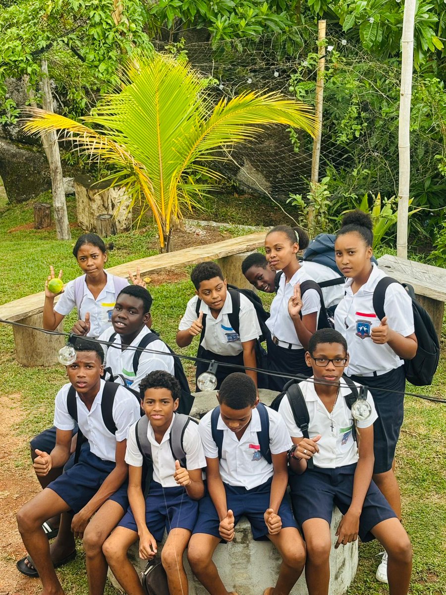 SeyBluefloat tweet media