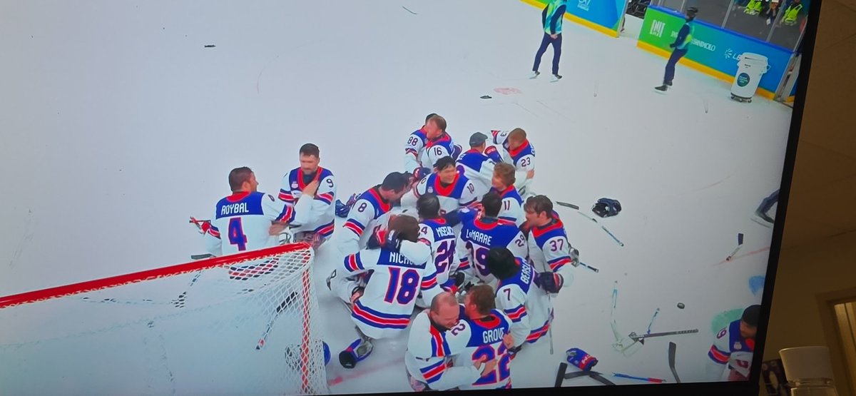 Armybrat RayRay tweet media