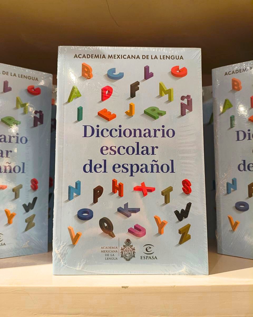 AMLengua's tweet photo. Ya está disponible el nuevo “Diccionario escolar del español” con más de 20,000 artículos y 33,000 acepciones. Una herramienta esencial para estudiantes, docentes y padres. 🎓
👉 ¡Encuéntralo en librerías! https://t.co/C0Te2QoEj9