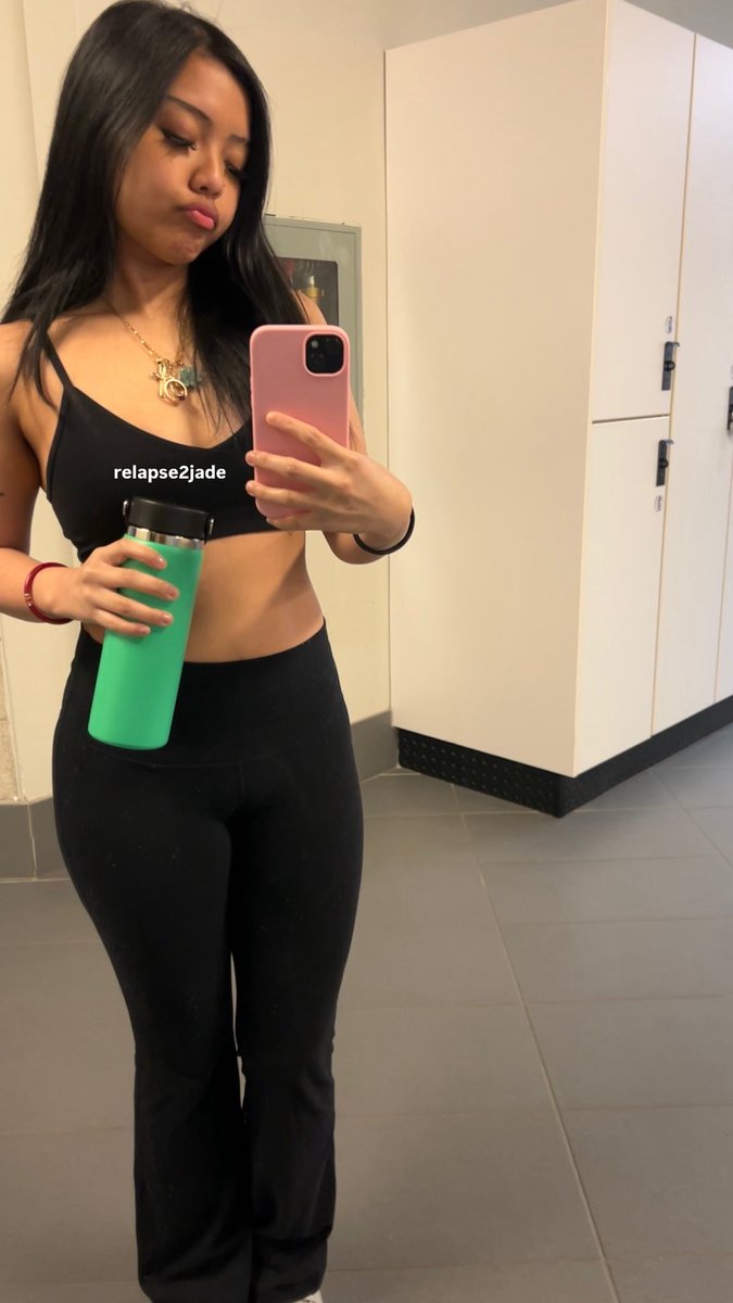 relapse2jade's tweet photo. Imagine emptying your wallet for a tiny asian brat😵‍💫 https://t.co/aJbOB29odd