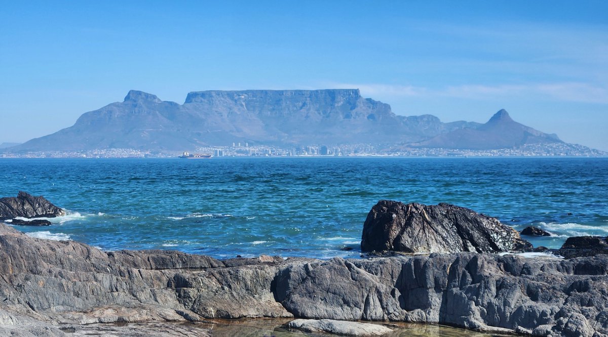 liewedier's tweet photo. Mens kan nooit moeg raak vir dié prentjie. Een van my favourite kafees het weer oopgemaak, sedert daai covid. https://t.co/4pfO9cbrYQ