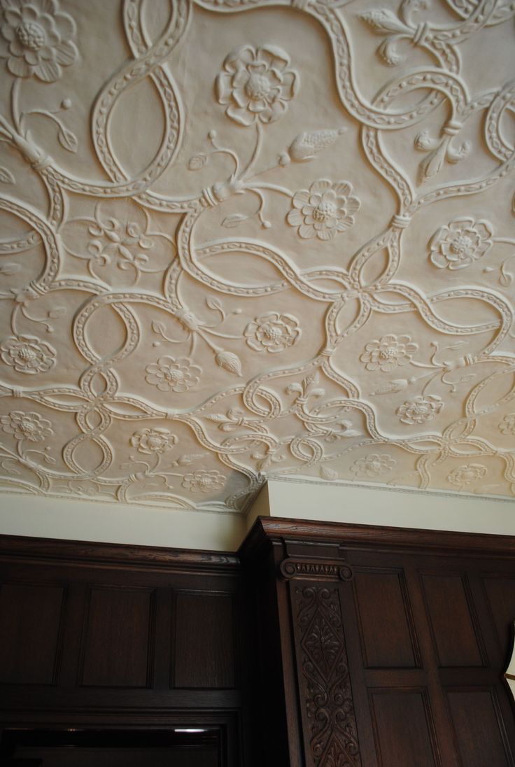 pamvonhadder's tweet photo. ceiling moulding is so cool https://t.co/dbXOh76tRt