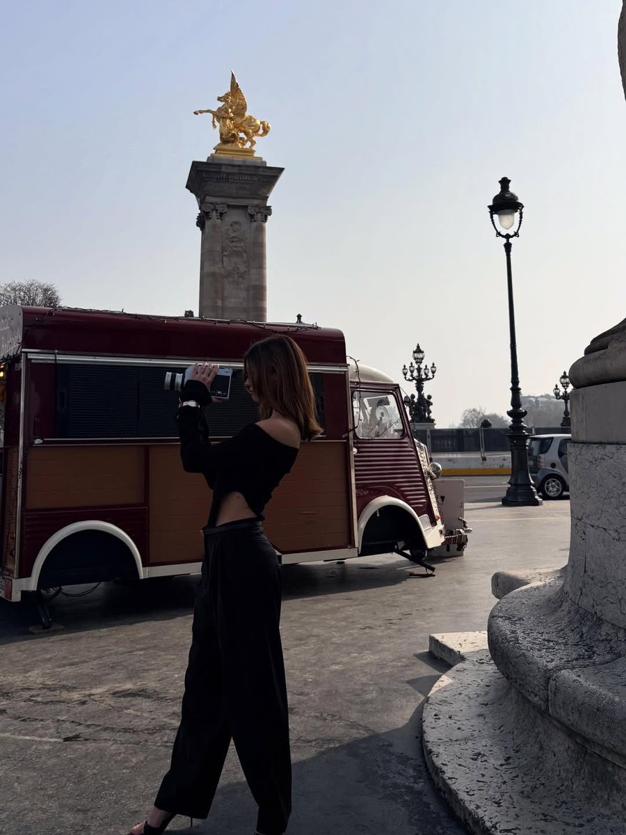 afrasource's tweet photo. 260315 | #AfraSaraçoğlu via Instagram.

“late dumpie... classic afi move 🌼” [3/5] https://t.co/endX922xiv