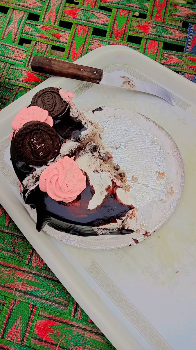 Now a Days Songs Be Like .. 
Jorr Dy Ko Dokan 
Pa Speena Gharra Wajne Aashiqan 

Sala Machar Ki Aulad 😊👍😂