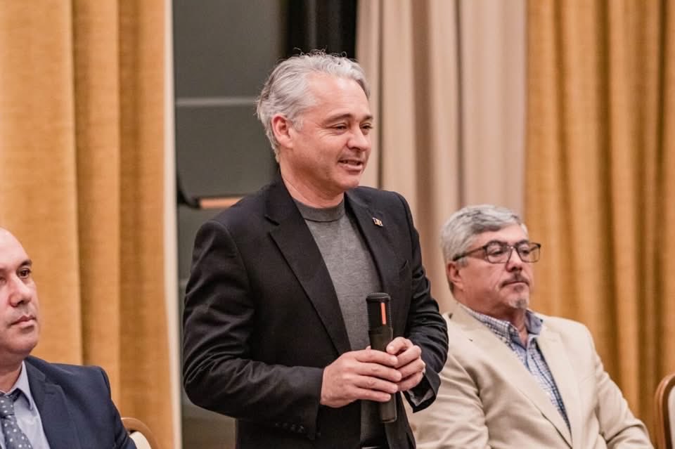 lvioSousa2's tweet photo. Participámos, no sábado, na tomada de posse na Estrutura Concelhia de Santa de Cruz.

As maiores felicidades à  presidente Élia Ascensão e à restante equipa. 

Novos desafios: Comissão Autárquica  e Movimento das Mulheres do JPP. https://t.co/iDmn0rShAQ