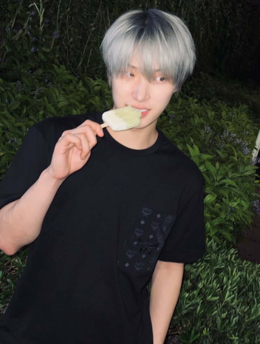 彼氏質感ありがとう。
てかほんとうにあまりにも今のミンギの髪型好きすぎるずっとこれでおってほしいくらい。対面の頃には伸びてきちゃってるかなー