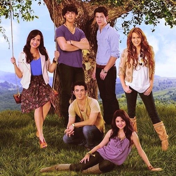 lvsickrla's tweet photo. disney channel golden era https://t.co/s83Hn8hovo