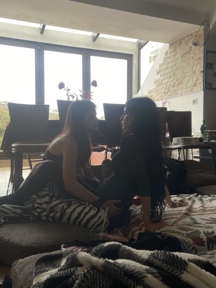 ⚢︎ (@lesbicarj) on Twitter photo 