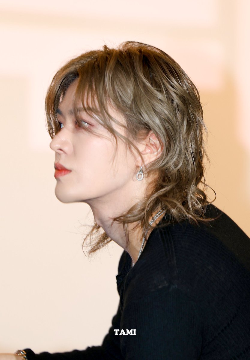 260315 스페셜즈 무대인사 
오늘 완전 왕자님이셨다..
#유타 #YUTA #悠太