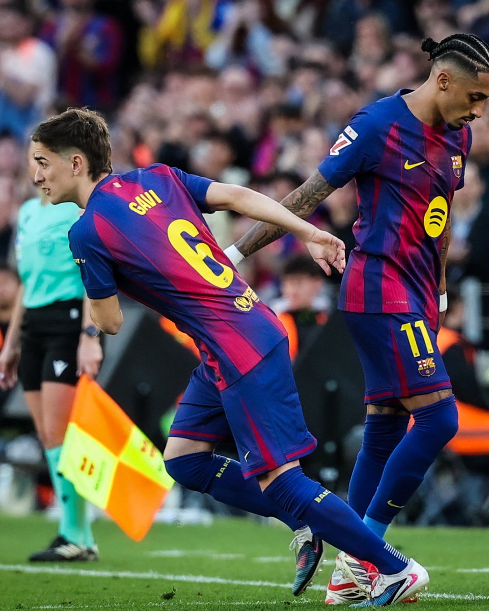 brfootball's tweet image. Gavi subs on against Sevilla to mark his first action on the pitch since last August ❤️💙